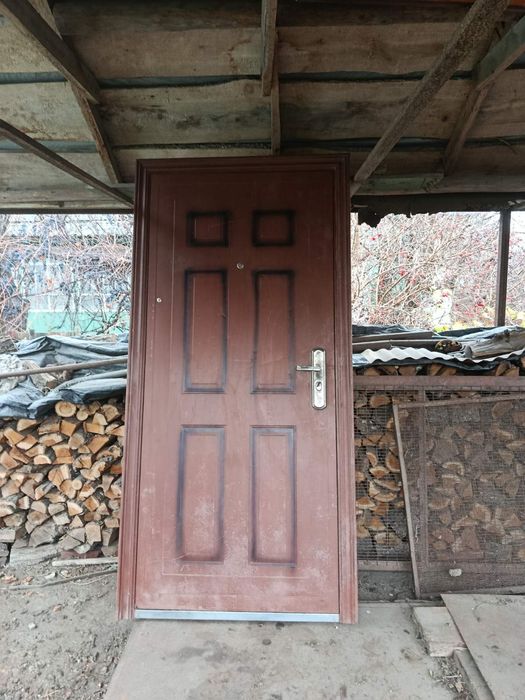 Двері вхідні металеві