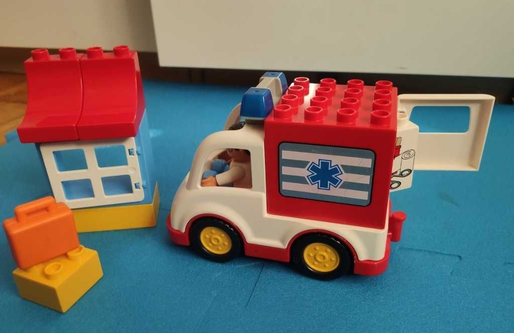 Klocki Lego Duplo ambulans karetka lekarz 10527