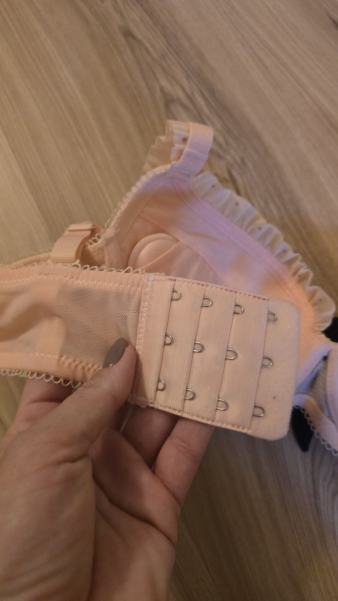 różowy biustonosz push-up 80B