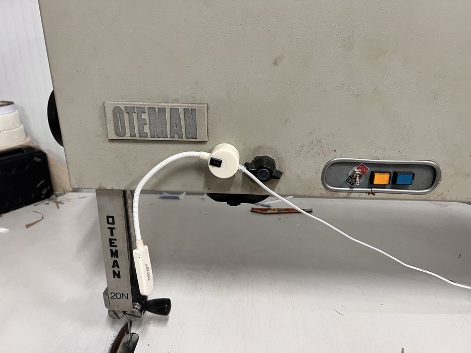 Serra de fita a funcionar