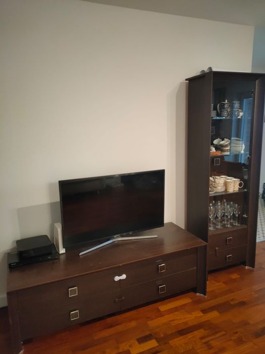 Zestaw mebli: witryna, komoda, szafka rtv, szafka wisząca. Kolor wenge