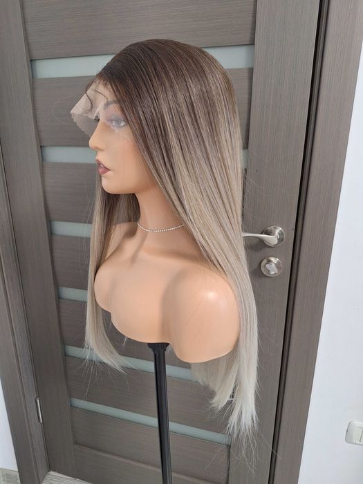 Długa peruka blond ombre z koronką frontową