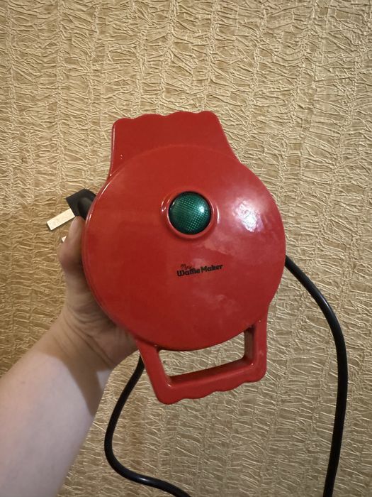 Вафельница червона