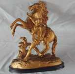 Estatua dourada com cavalo altura 41cm depois escultor francês Coustou