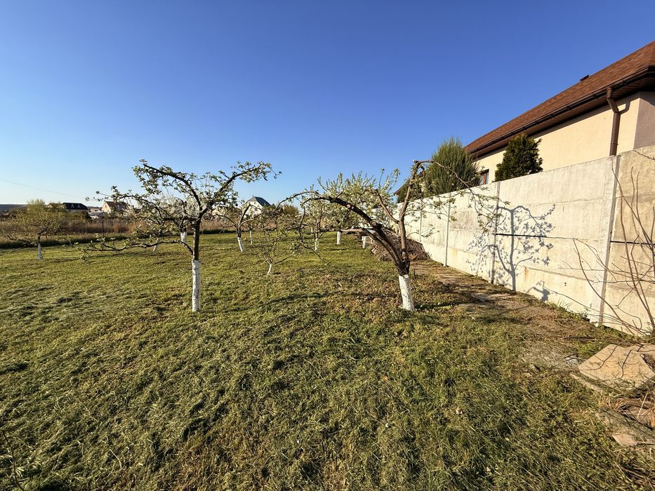 Продам участок у реки в элитном раене !!! ( С )