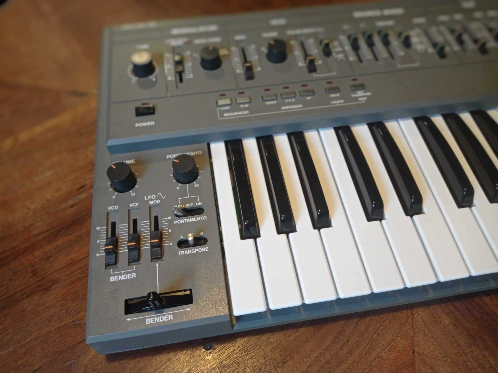Roland SH-101 Syntezator