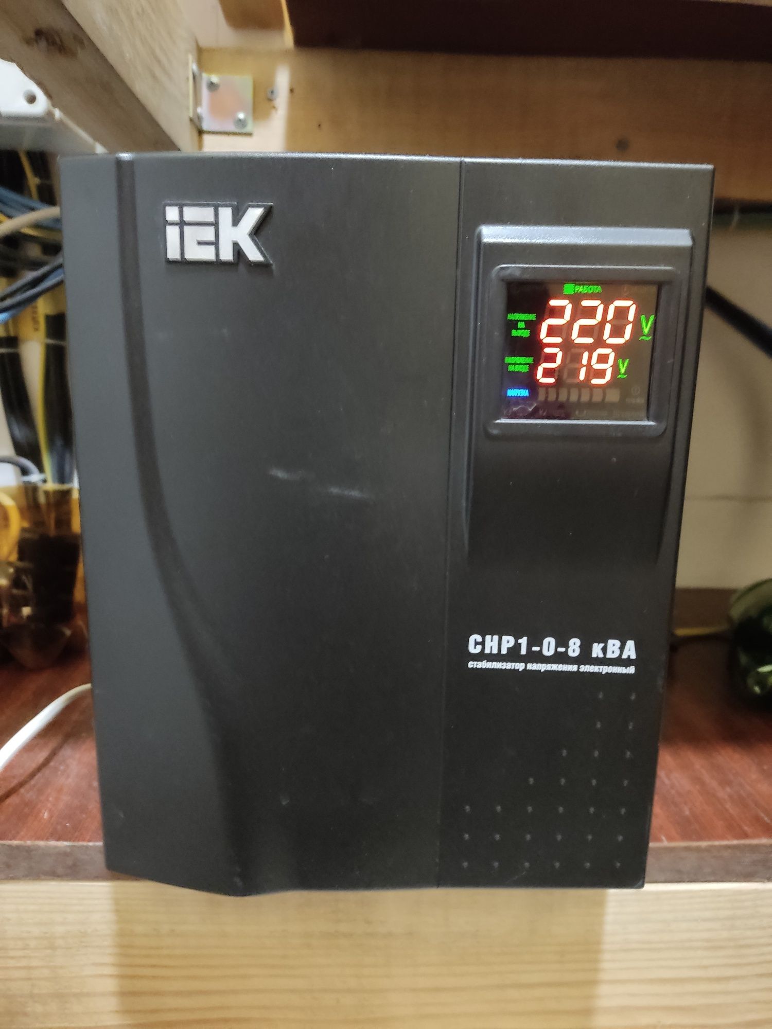 Дисплей стабилизатора IEK. 8 kVA