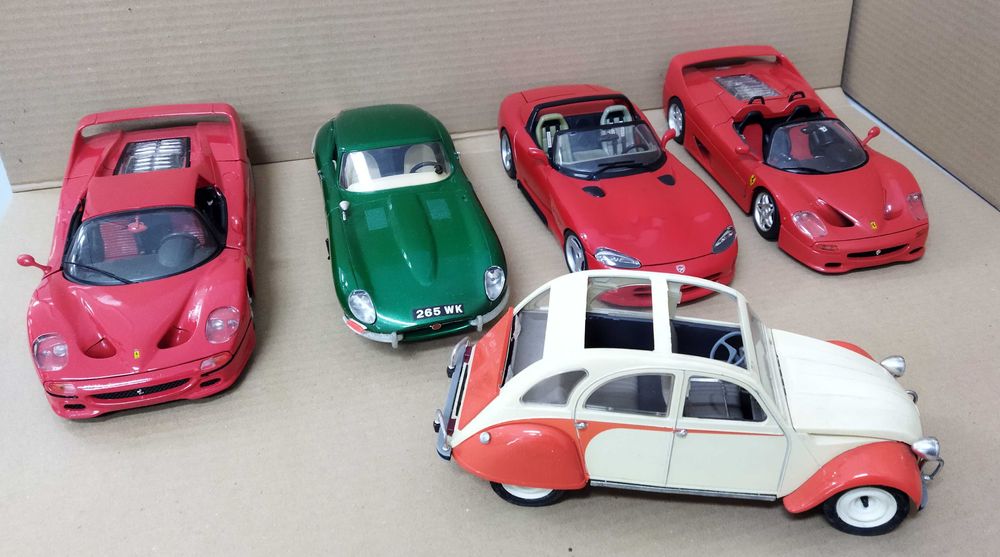 Lote miniaturas Burago e Maisto escala 1/18, 17