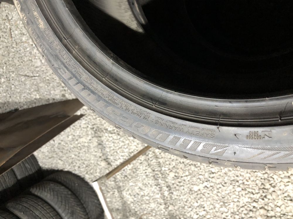 245/35R18 Bridgestone 2-шт Шиномонтаж-Protector