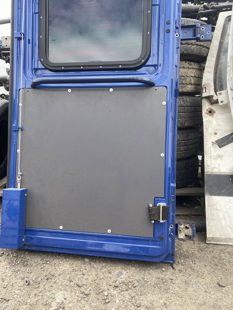 Задні двері,дверь Mercedes Vario, Мерседес Варіо