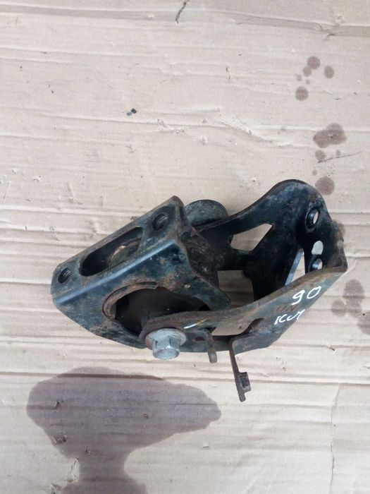 toyota AURIS I 06-09  poduszka  przednia łapa skrzyni 1,4 d-4d 90 km