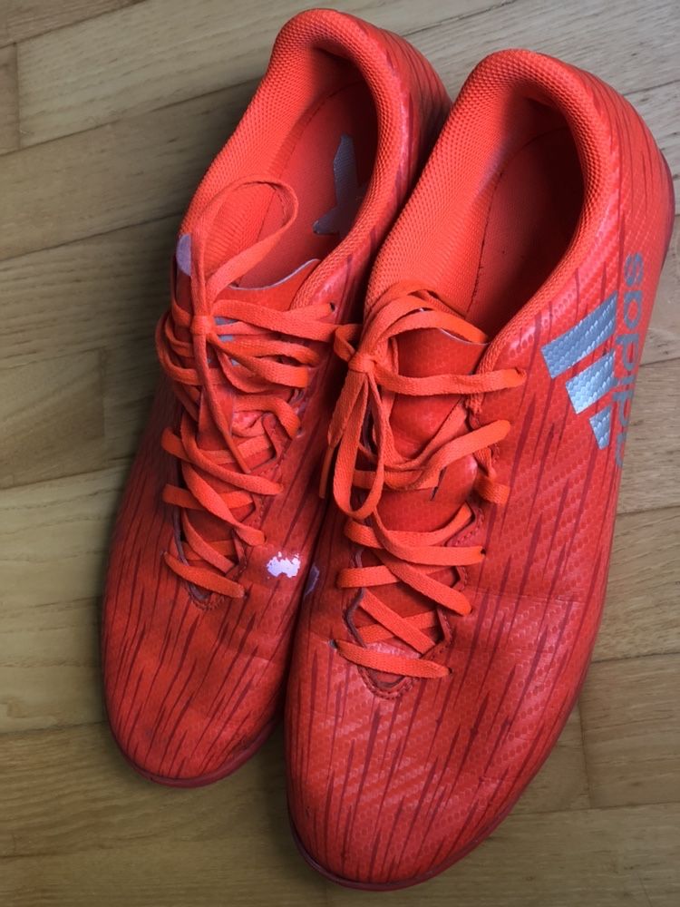 Halówki do piłki nożnej Adidas roz. 44