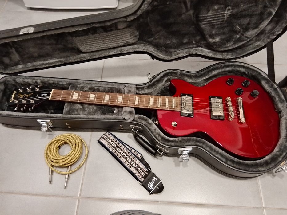 Conjunto guitarra Epiphone Les Paul e amplificador Marshall