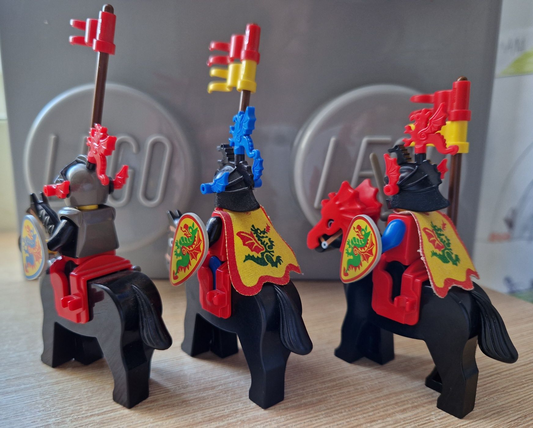 Lego Castle zestaw 3 rycerzy plus 3 konie