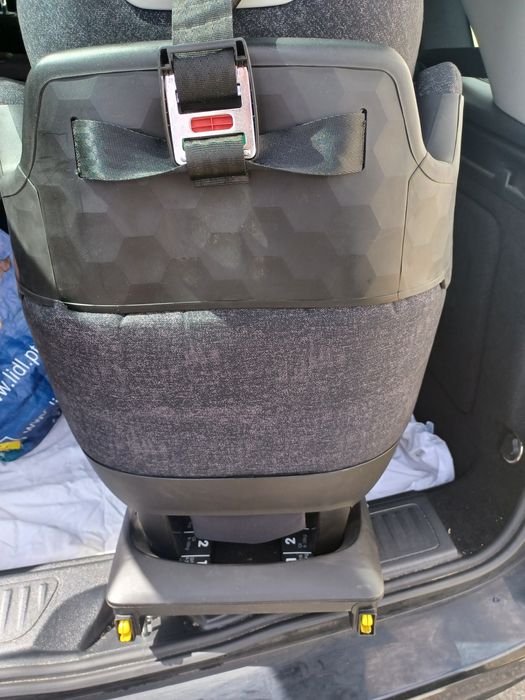 Cadeira Auto Bébé Confort Titan Pro 2018 com Isofix