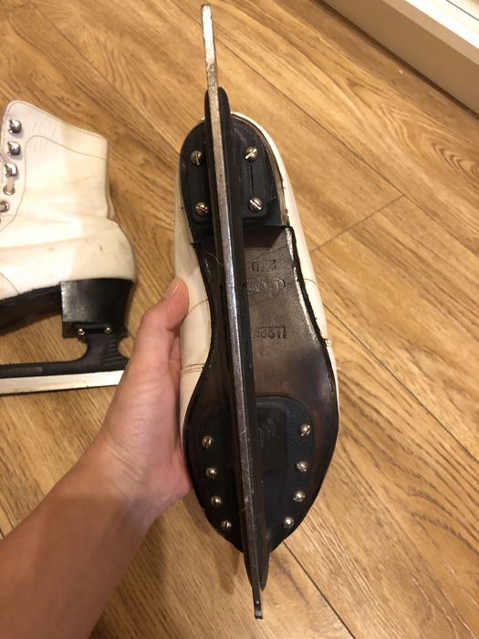 Коньки кожаные 36 размер 23 см