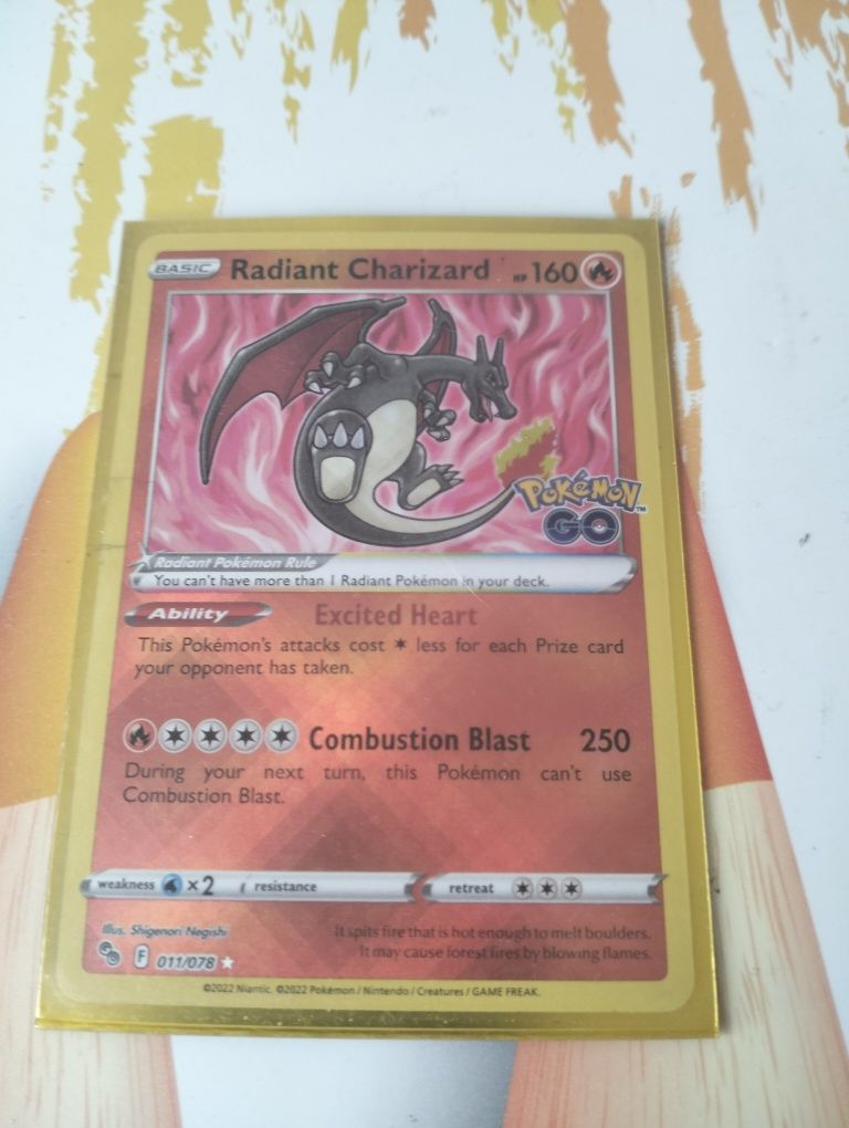 Karta pokemon GO radiant charziard