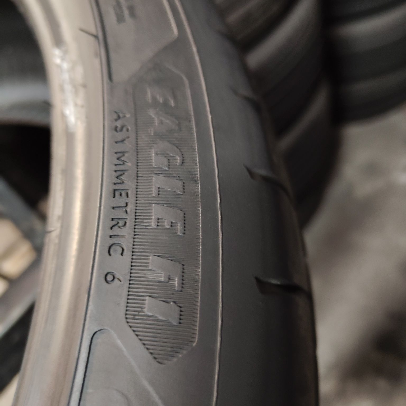 235/35/19 XL Sprzedam parę opon letnich Goodyear