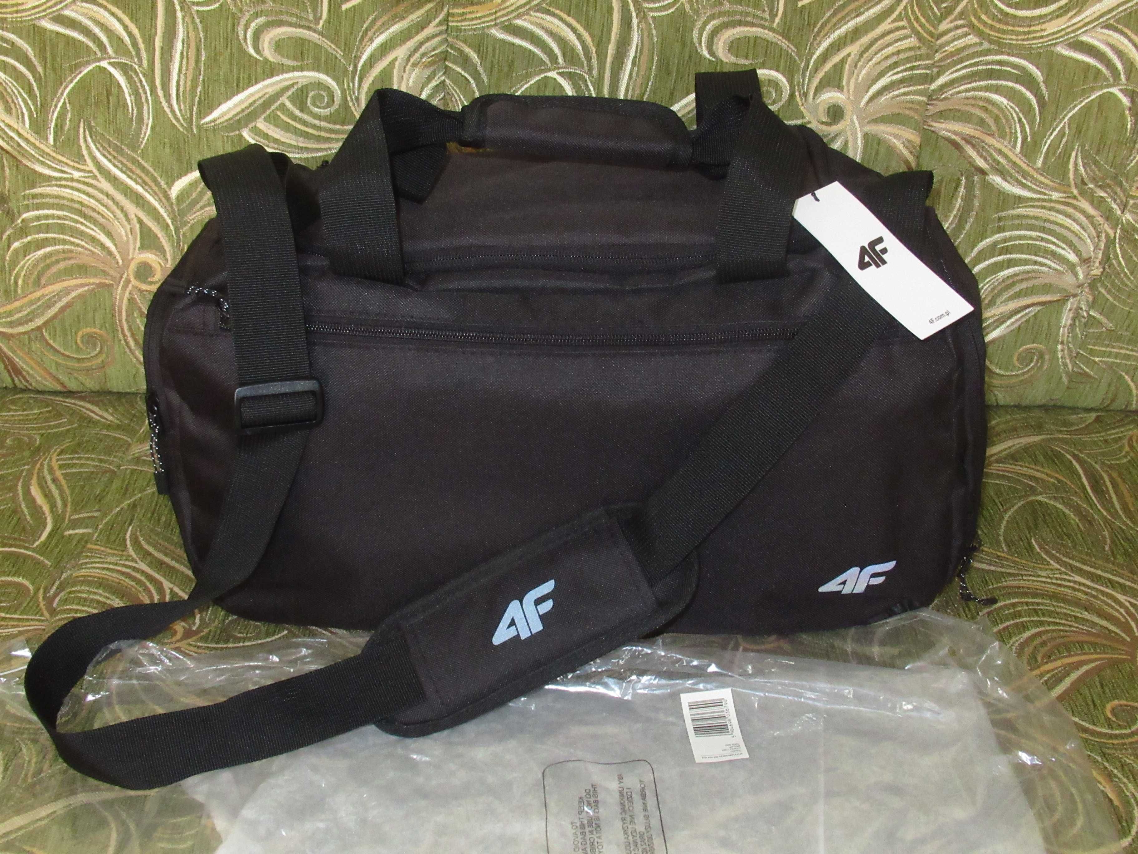 Нова чорна спортивна сумка 4FSS23ABAGM025 з кишенею для взуття 25 л 4F
