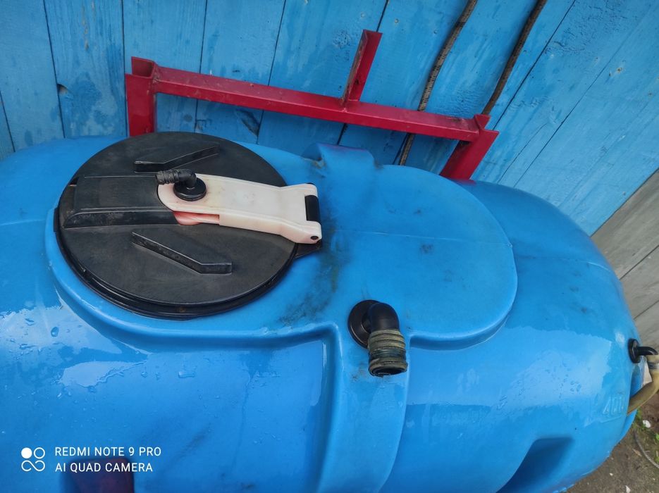 Продам бочку на 400 літрів  з рамкою