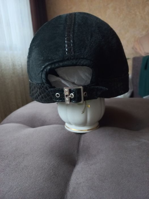 Кепка  женская из натуральной кожи