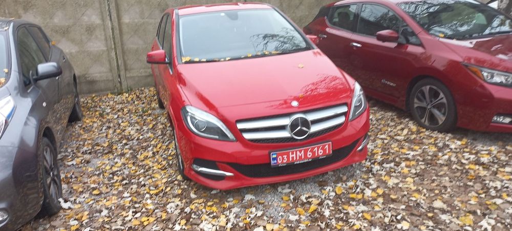 Ниссан       Leaf