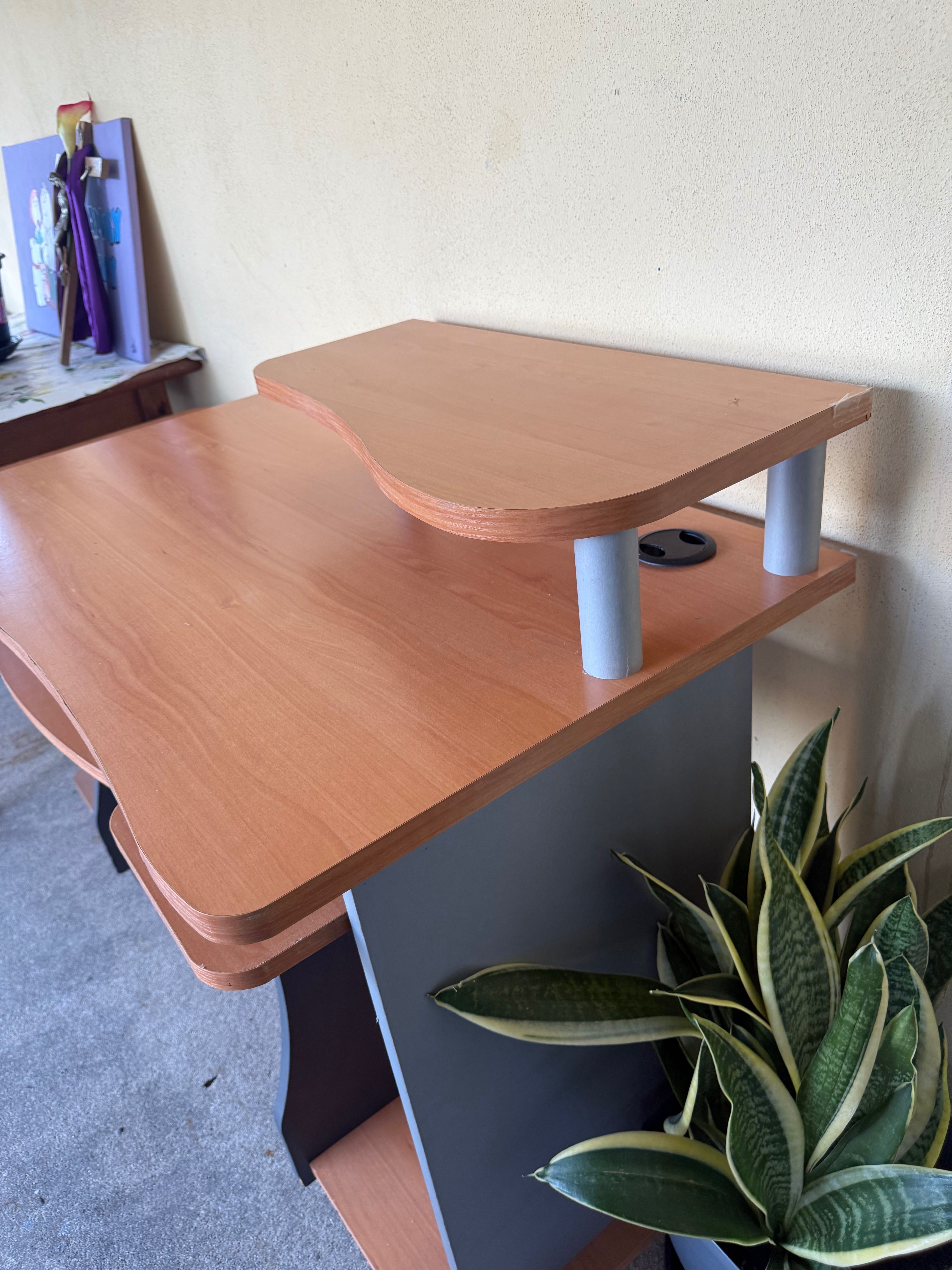 Secretaria madeira