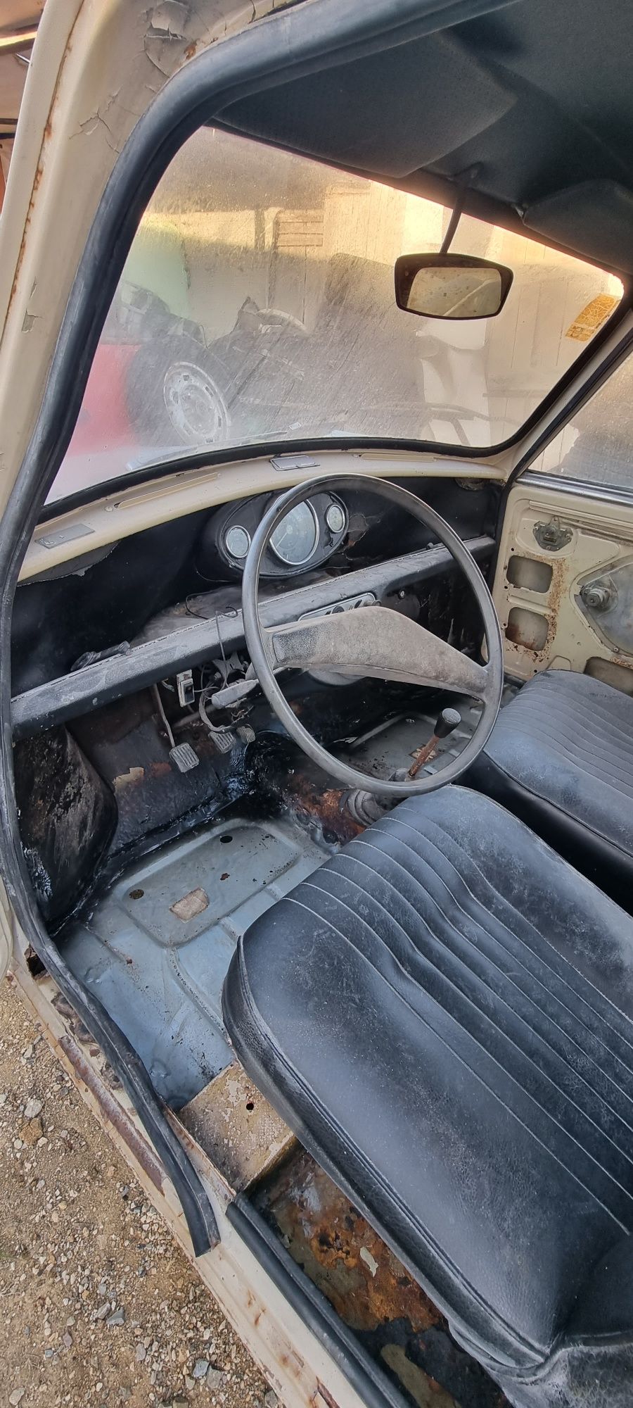 Carro antigo Mini 1000
