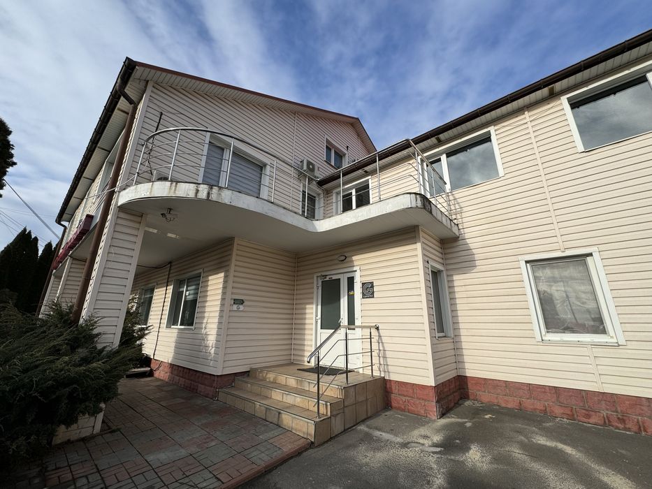 Комерційна будівля по вул.Верхній Береговій