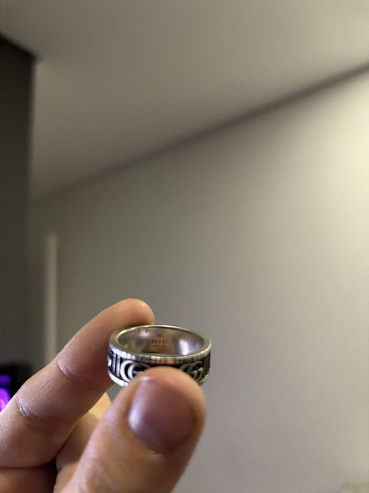 Anel da Gucci.