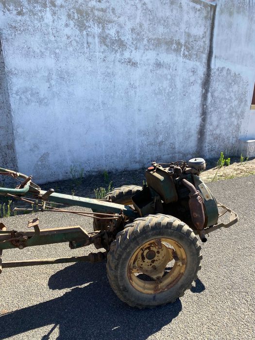 Trator Goldoni 18CV c/ Reboque e Documentos