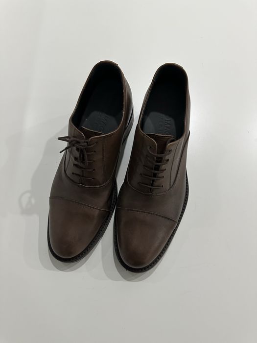 Sapatos em pele genuína com elevação