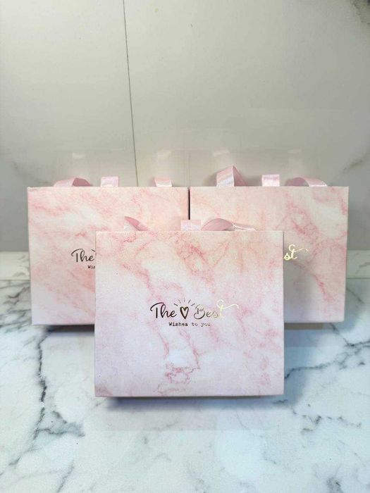 Чудовий подарунок - набір для створення прикрас. Подарункова коробка