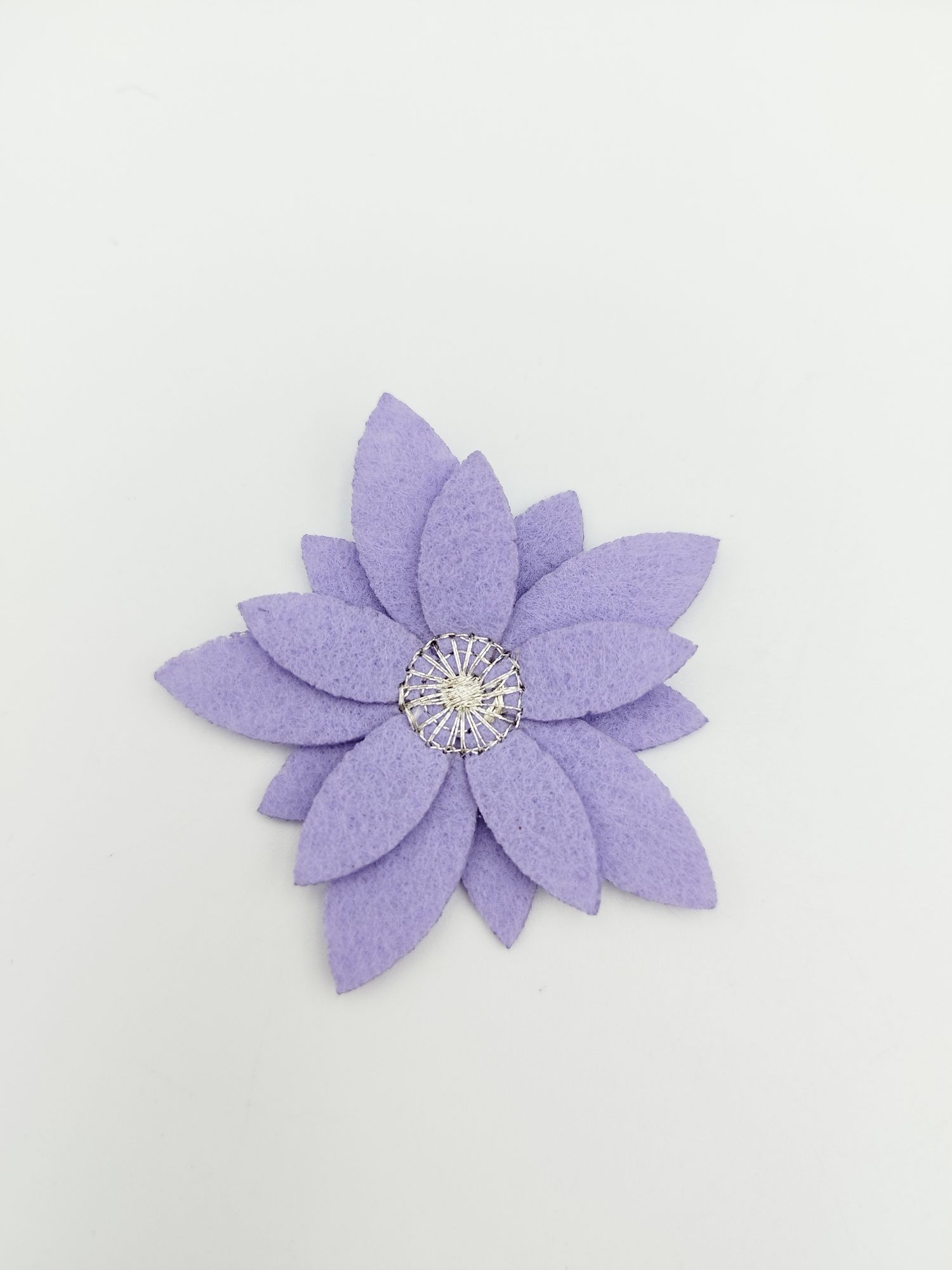 Aplikacja, naszywka kwiatek. Jasny fiolet. Wymiary ok 6 cm x 6 cm.