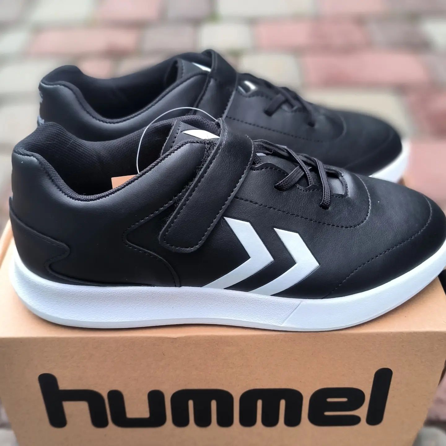 Шкіряні кросівки для підлітків та жінок Hummel