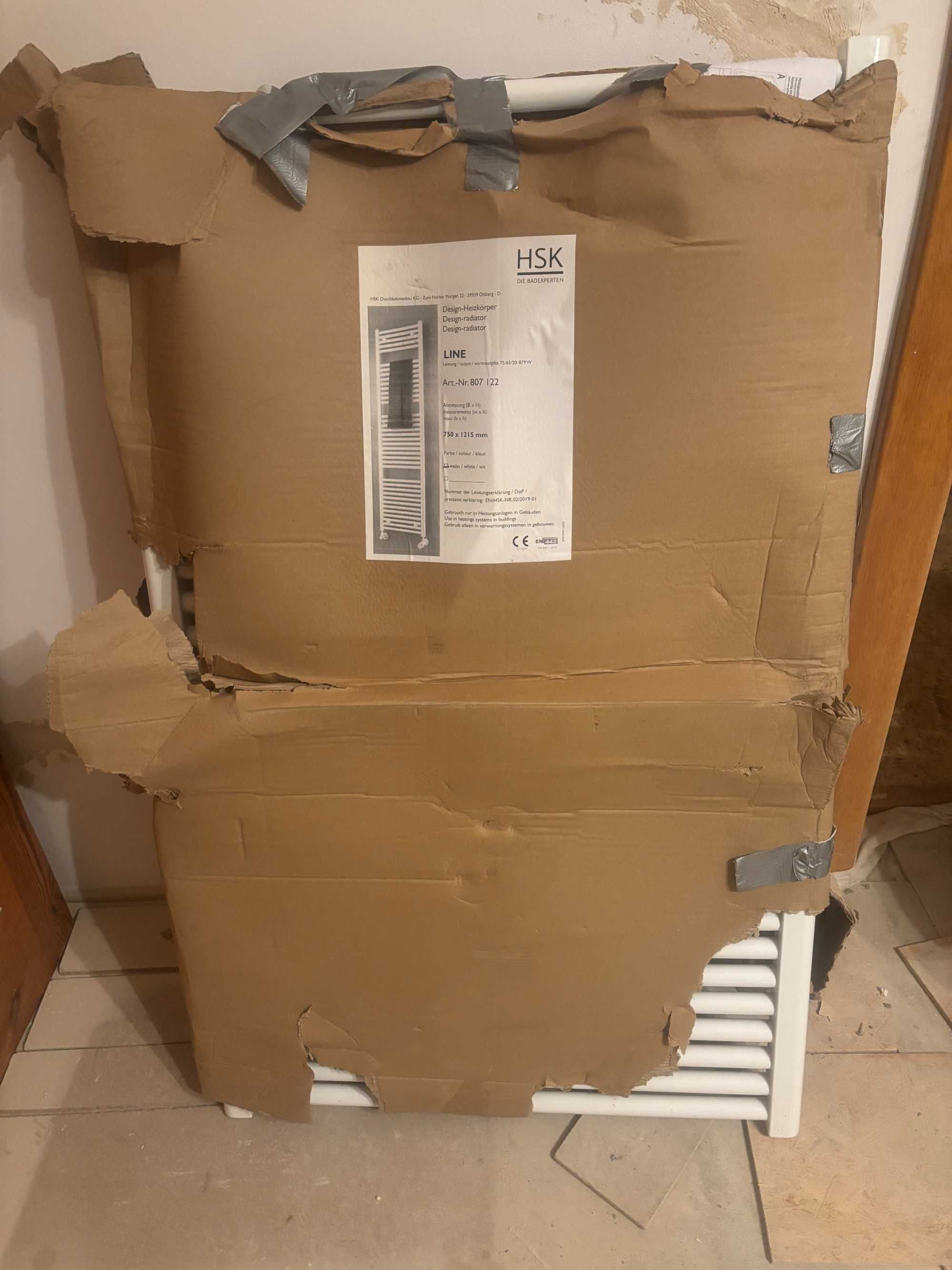 Grzejnik łazienkowy HSK 750 x 1215 mm.