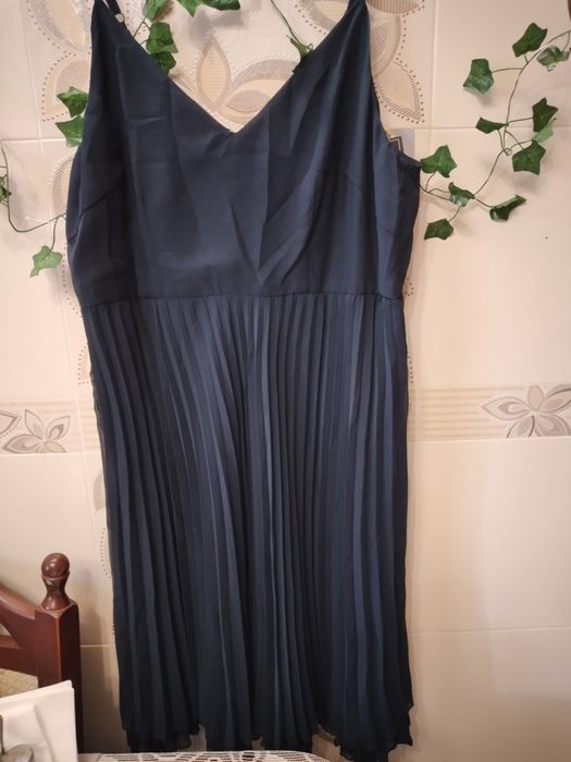 Жіноча вечірня сукня