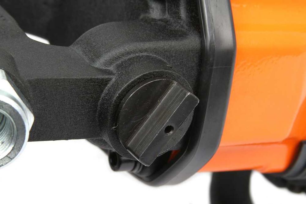 KLUCZ PNEUMATYCZNY Udarowy BJC 1" 4800 NM + Nasadki 32, 33mm BJC-788A