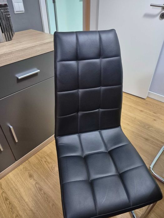 Mesa de jantar com 4 cadeiras