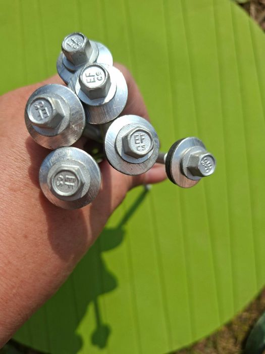 Wkręt nierdzewny do płyty warstwowej z podkładką i uszczelką EPDM 165