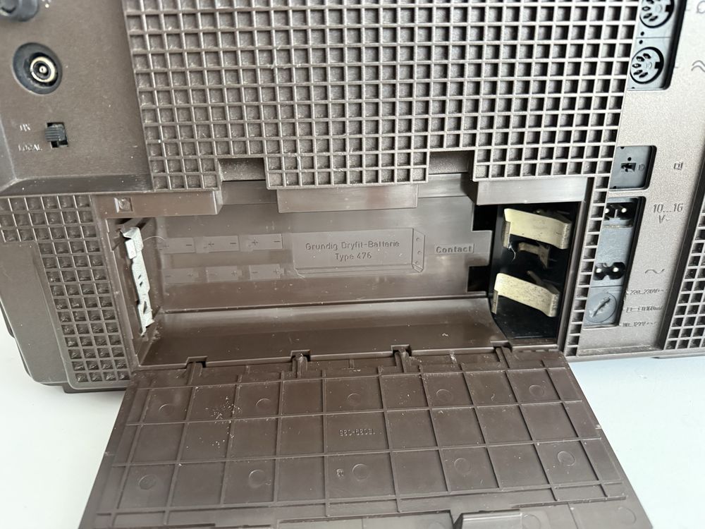 Rádio Grundig Satellit 1400 SL Professional