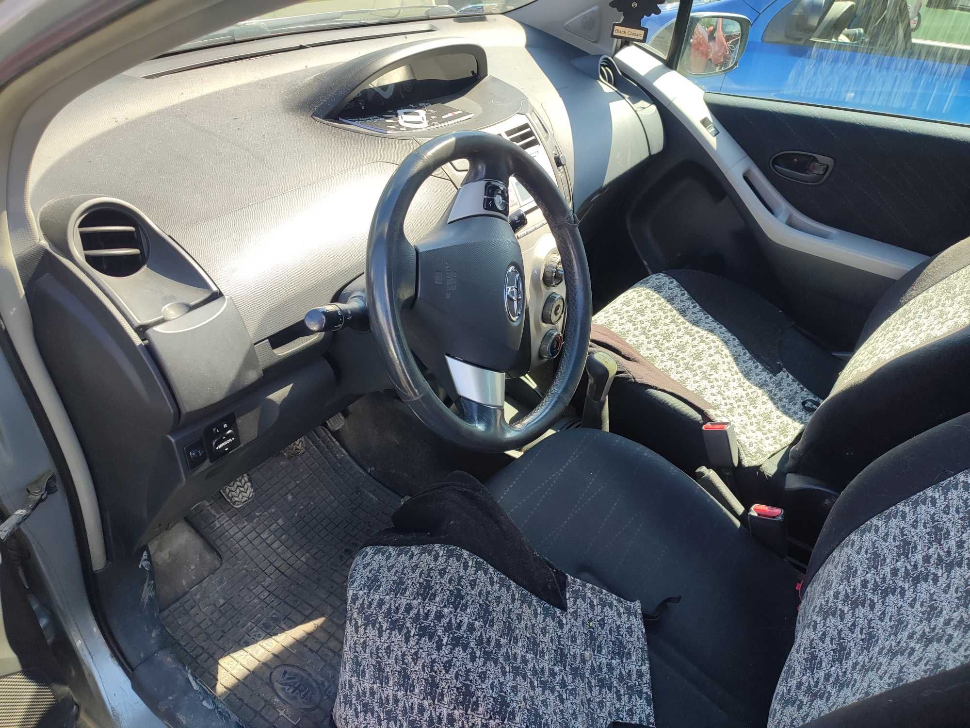 Toyota Yaris II 1F8 maska przednia FV transport/dostawa