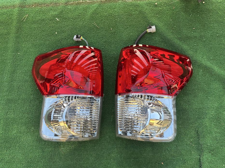 Фонар Toyota Tundra 2006-2010