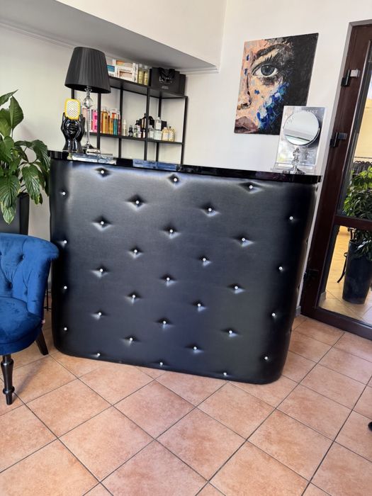 Рецепція , рецепшн, стійка рецепції