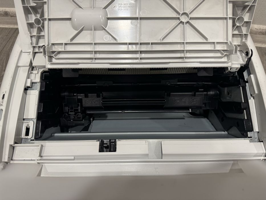 Принтер Canon LBP3010, новий катридж, всі кабелі, гарний стан.