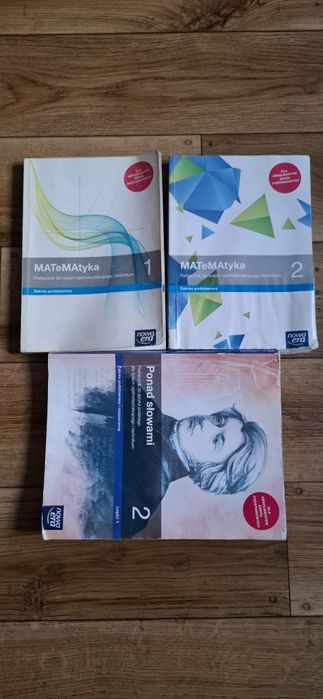 Książki dwie do matematyki i jedna do polskiego