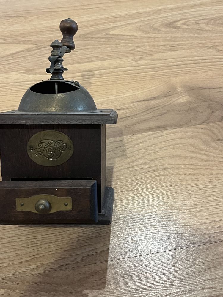 drewniany młynek do kawy ręczny kaffe