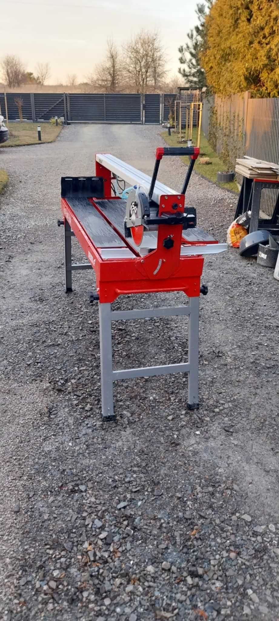 Przecinarka do płytek Dedra 1200w  250x25,5mm max cięcia 1200mm
