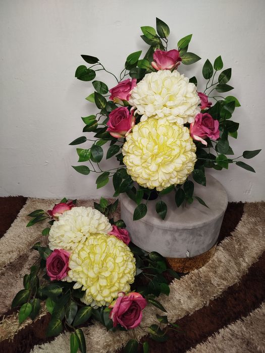 Kompozycja nagrobna kompozycja na cmentarz chryzantema róża