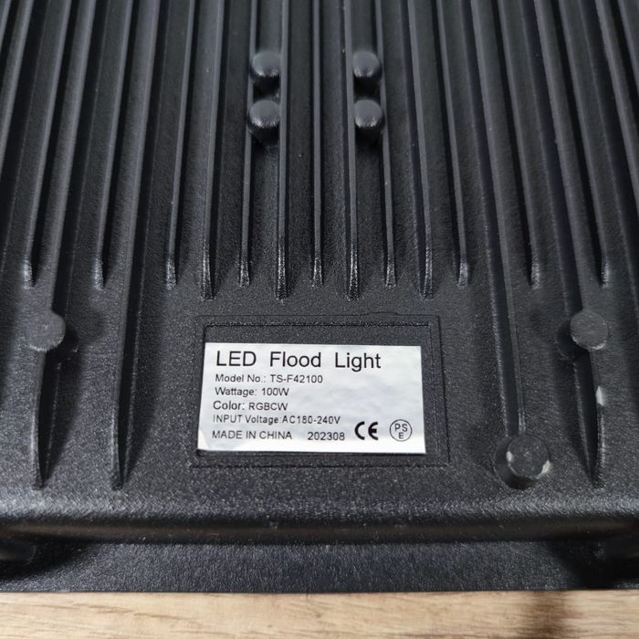 Zewnętrzny reflektor LED RGB 100 W z pilotem zdalnego sterowania